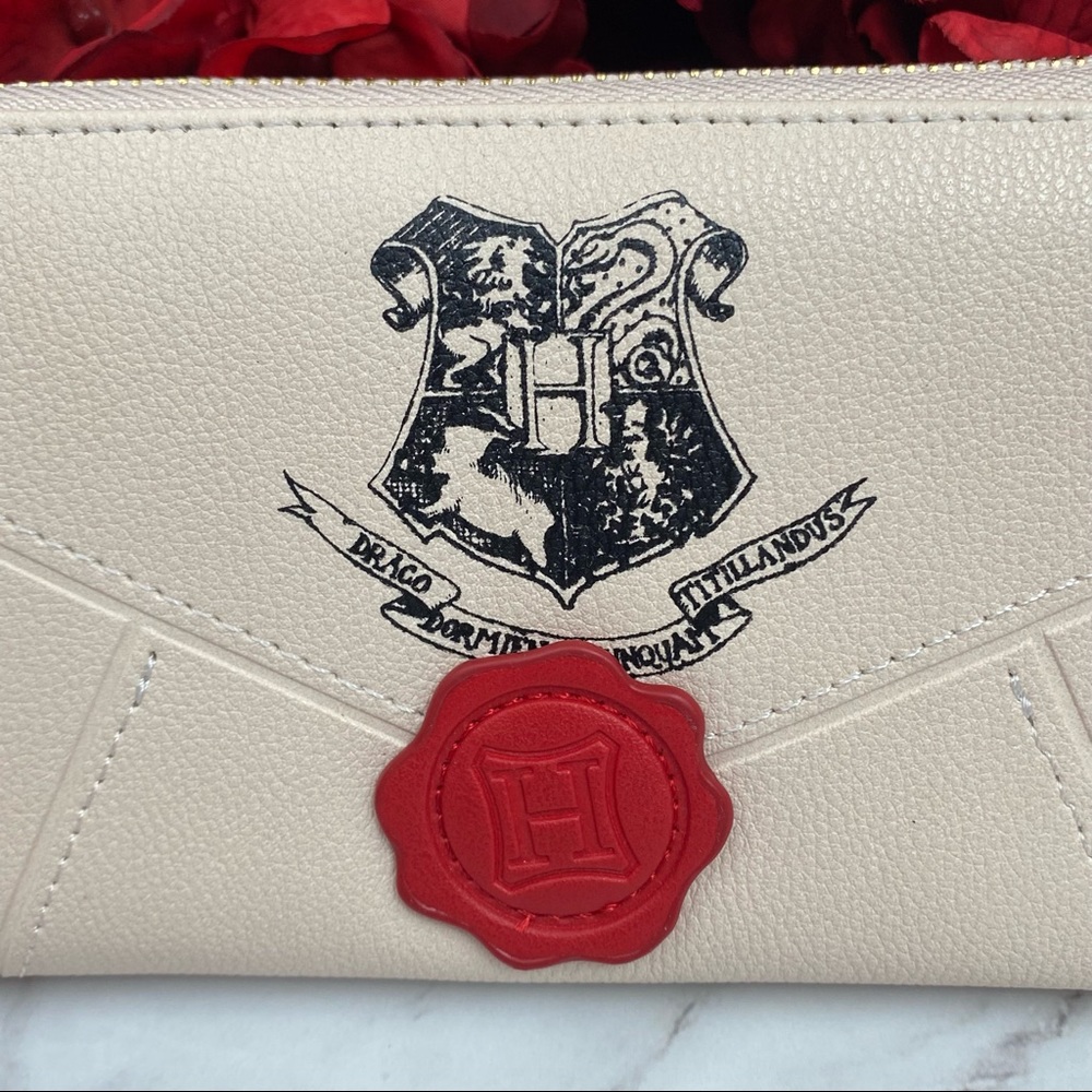 Harry Potter Hogwarts Acceptance Letter Clutch Wallet - Picture 4 of 12